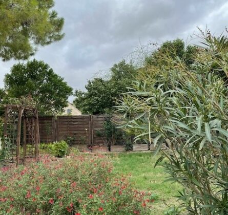 Situé dans le centre ancien de Rognac, ce terrain de 300 m² est une opportunité rare à ne pas manquer - constrcuteur de maison - Villas la Provençale