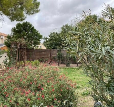 Situé dans le centre ancien de Rognac, ce terrain de 300 m² est une opportunité rare à ne pas manquer - constrcuteur de maison - Villas la Provençale