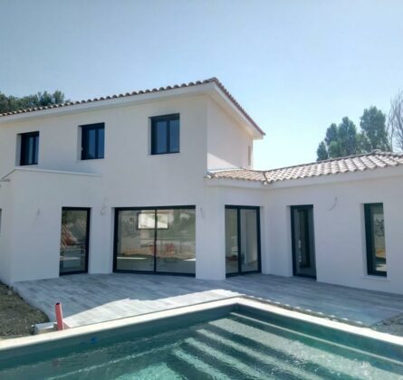 DISPONIBLE IMMEDIATEMENT FRAIS DE NOTAIRE REDUITS 4 CHAMBRES ET GARAGE 40M2 - constrcuteur de maison - Villas la Provençale