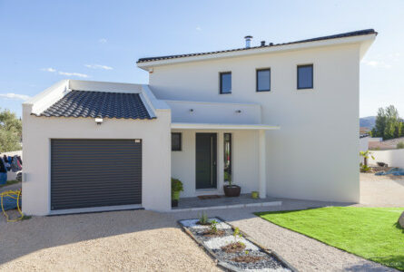 AU CALME ET SECTEUR TRES RESIDENTIEL - constrcuteur de maison - Villas la Provençale