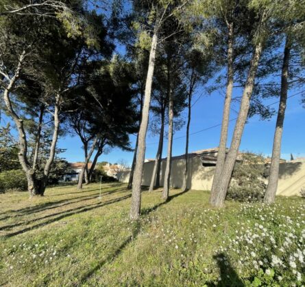 Terrain à bâtir  614 m2 SAINT MITRE LES REMPARTS - constrcuteur de maison - Villas la Provençale