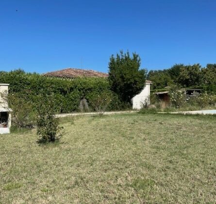 Terrain Exceptionnel à Eyguières – Opportunité Unique ! - constrcuteur de maison - Villas la Provençale