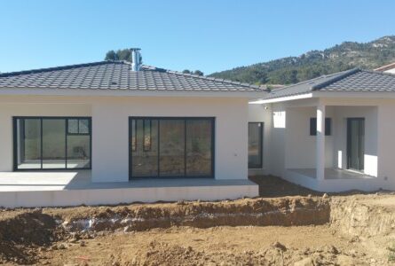 Maison de plein pied de 100m2 avec garage au pied du garlaban - constrcuteur de maison - Villas la Provençale