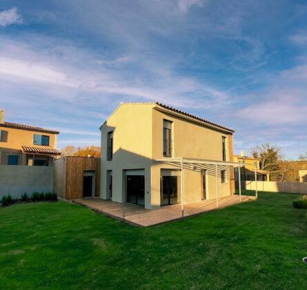 MAISON NEUVE TRAVAUX EN COURS - constrcuteur de maison - Villas la Provençale