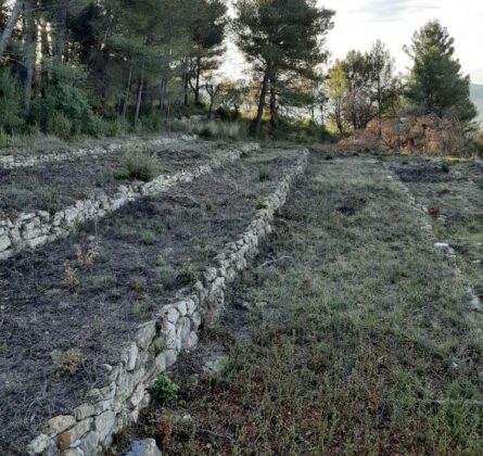 SUPER TERRAIN A BATIR SUR LA COMMUNE DE LA BOUILLADISSE - constrcuteur de maison - Villas la Provençale