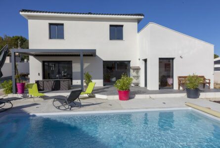 LA FARE LES OLIVIERS SECTEUR PRIVILEGIE SUPERBE MAISON DE 90 M² - constrcuteur de maison - Villas la Provençale