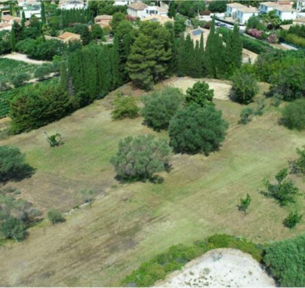 TERRAIN CONSTRUCTIBLE A SANARY-SUR-MER - constrcuteur de maison - Villas la Provençale