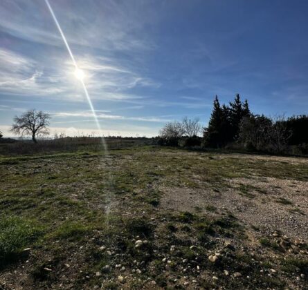 Terrain plat constructible - constrcuteur de maison - Villas la Provençale