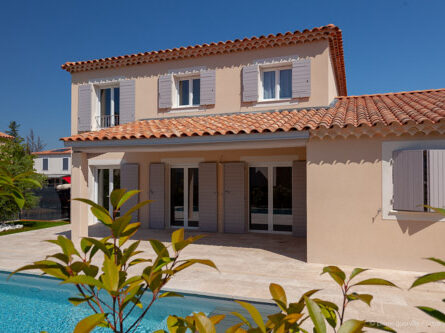 Belle bastide sur terrain de 700m² bien avec exposition plein sud - constrcuteur de maison - Villas la Provençale